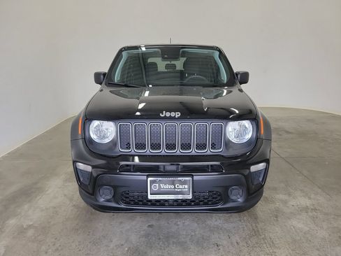 Used 2023 Jeep Renegade Latitude AWD/4WD image 2