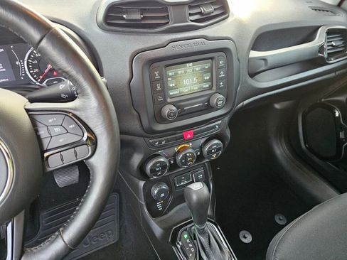 Used 2017 Jeep Renegade Altitude w/ Safety & Security Group image 21