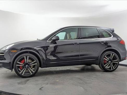 Used 2014 Porsche Cayenne Turbo AWD/4WD image 3