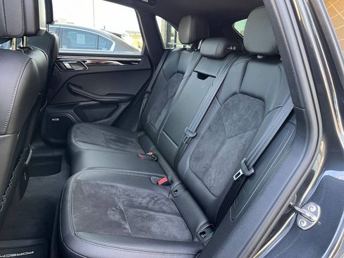 Used 2021 Porsche Macan AWD/4WD image 18