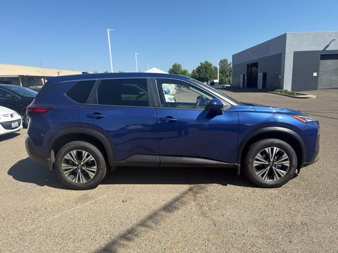 Used 2023 Nissan Rogue SV FWD image 4