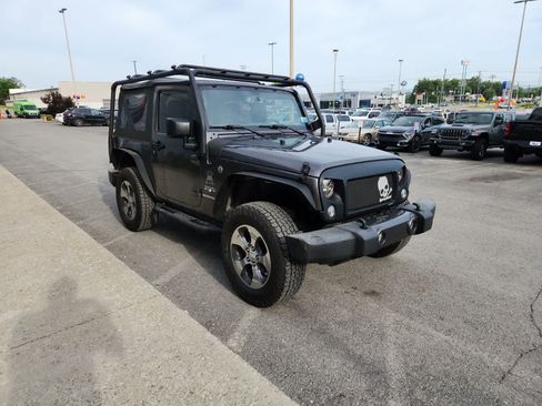 Used 2016 Jeep Wrangler Sahara w/ Connectivity Group AWD/4WD image 7