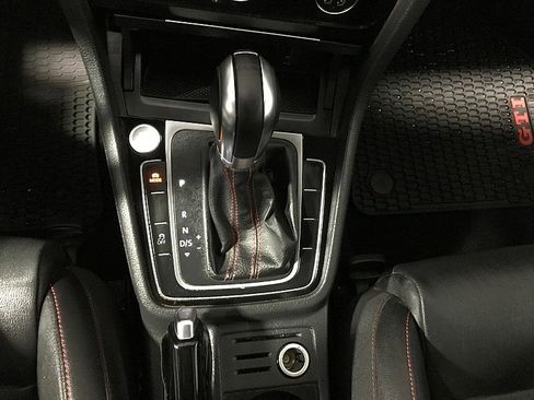 Used 2017 Volkswagen GTI SE image 30