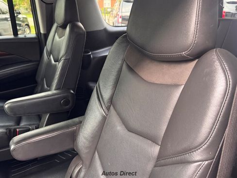 Used 2019 Cadillac Escalade ESV Premium Luxury RWD image 18