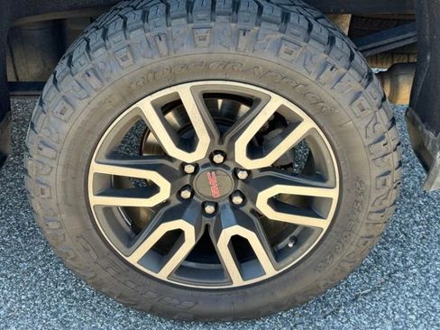 Used 2020 GMC Sierra 1500 AT4 w/ AT4 Premium Package image 9