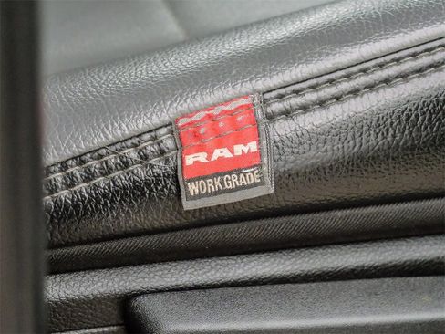 Used 2024 RAM 2500 Tradesman w/ Chrome Appearance Group image 17