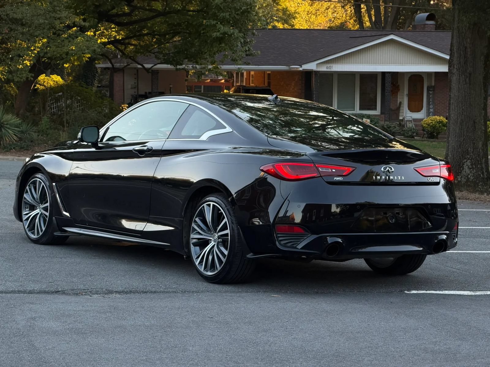 Used 2018 INFINITI Q60 3.0t Luxe w/ Sensory Package 3.0T Luxe AWD/4WD image 6