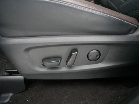 Used 2024 Nissan Pathfinder Platinum image 17