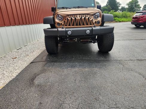 Used 2015 Jeep Wrangler Unlimited Sport w/ Quick Order Package 24S AWD/4WD image 9