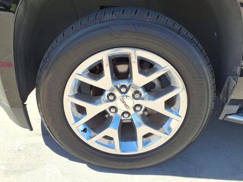 Used 2017 GMC Yukon SLE w/ SLE Value Package image 21