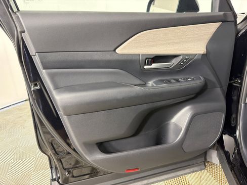 Used 2024 Toyota Grand Highlander AWD image 11