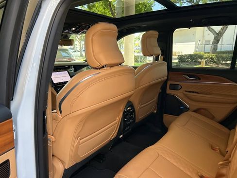 Used 2024 Jeep Grand Cherokee Summit AWD/4WD image 47