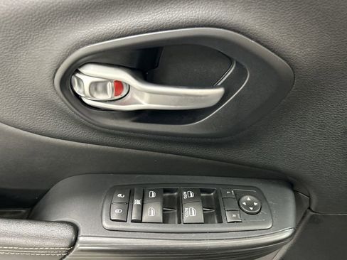 Used 2016 Jeep Cherokee Limited AWD/4WD image 11