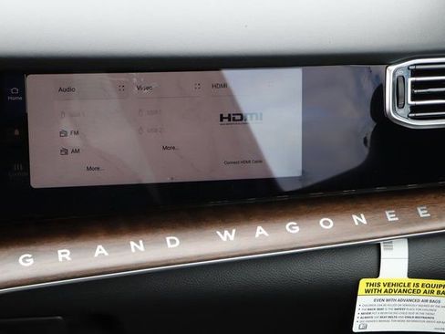 New 2024 Jeep Grand Wagoneer L 4WD w/ Convenience Group III image 38