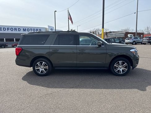 Used 2024 Ford Expedition Max XLT image 4