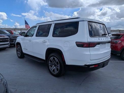Certified 2024 Jeep Wagoneer Series II w/ Flexible Seating Group RWD image 7