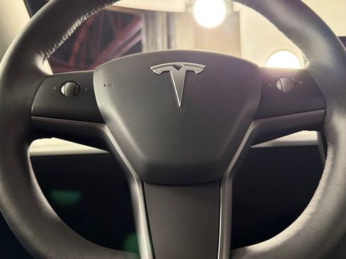 Used 2024 Tesla Model Y Performance image 21