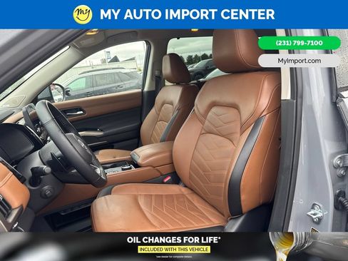 Used 2024 Nissan Pathfinder Platinum w/ Cargo Package AWD/4WD image 7
