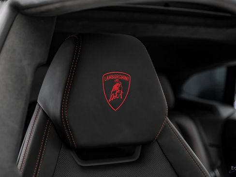Used 2025 Lamborghini Urus SE AWD/4WD image 58