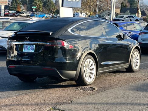 Used 2018 Tesla Model X 75D image 4