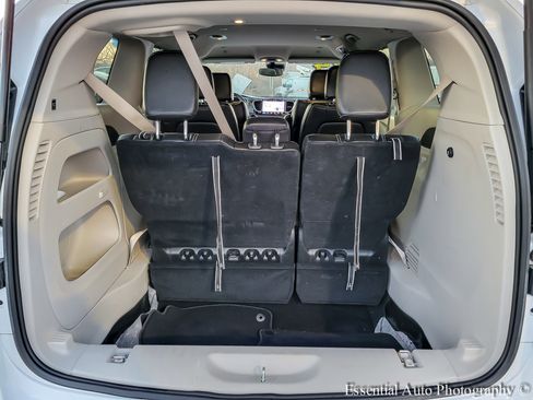 Used 2024 Chrysler Pacifica Touring-L image 25
