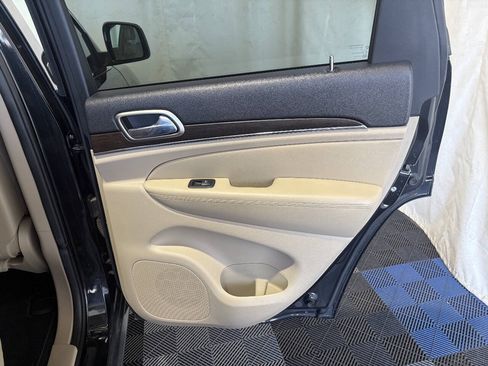 Used 2014 Jeep Grand Cherokee Limited RWD image 11