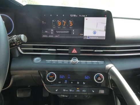 Used 2021 Hyundai Elantra Limited w/ Cargo Package FWD image 22
