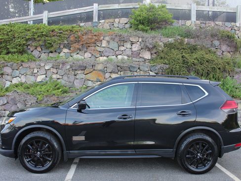 Used 2017 Nissan Rogue SV AWD/4WD image 6