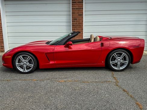 Used 2008 Chevrolet Corvette Convertible w/ Preferred Equipment Group image 23
