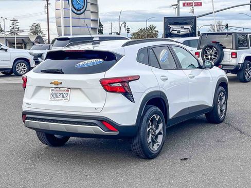 Certified 2025 Chevrolet Trax LT w/ LT Convenience Package image 4