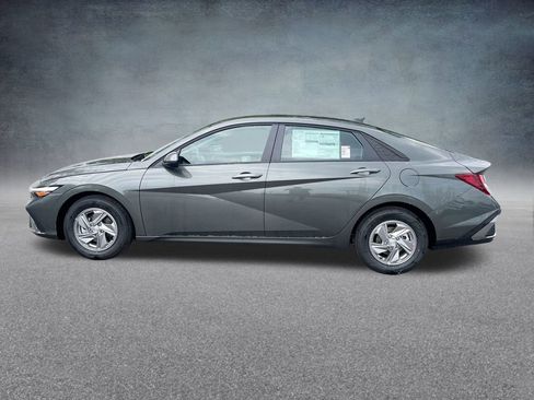 Used 2025 Hyundai Elantra SE image 28