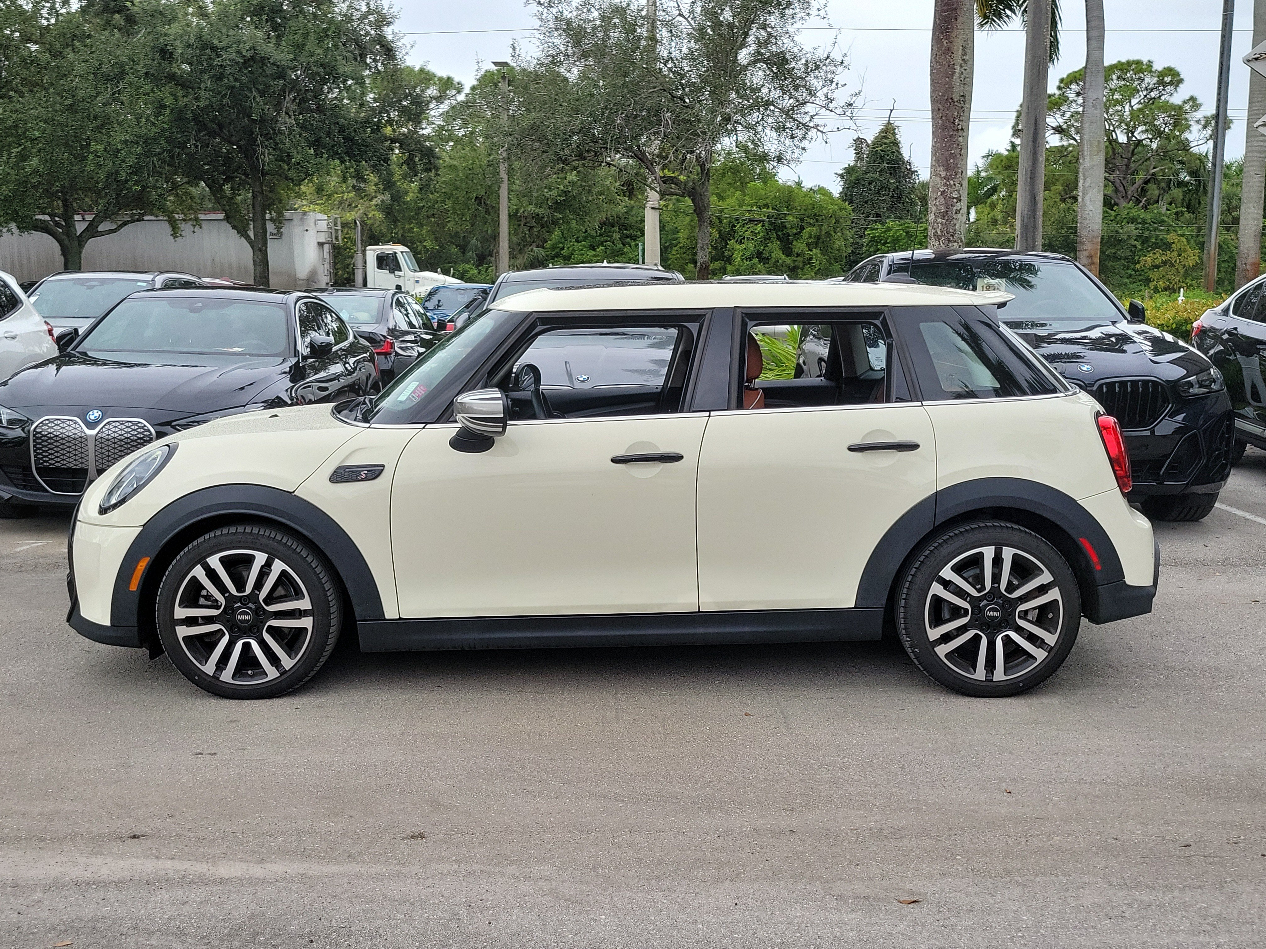 Used 2022 MINI Cooper S FWD image 6