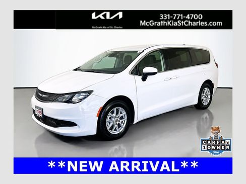Used 2023 Chrysler Voyager LX FWD image 1