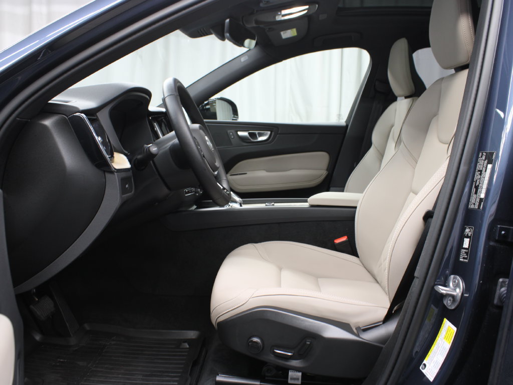 Used 2026 Volvo XC60 B5 Plus w/ Protection Package Premier AWD/4WD image 15