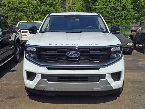Used 2025 Ford Expedition Platinum AWD/4WD image 3