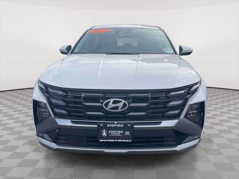 Used 2025 Hyundai Tucson SE AWD/4WD image 2