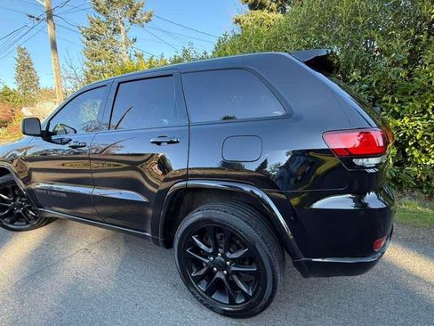 Used 2021 Jeep Grand Cherokee Laredo X AWD/4WD image 2