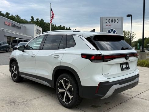 Used 2026 Volkswagen Tiguan SE w/ Panoramic Sunroof Package AWD/4WD image 12