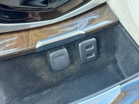 Used 2019 Cadillac Escalade Luxury w/ LPO, Radiant Package AWD/4WD image 33
