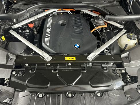 Used 2024 BMW X5 xDrive50e image 27