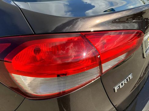 Used 2018 Kia Forte LX FWD image 27