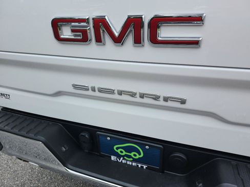 Certified 2025 GMC Sierra 1500 SLT w/ SLT Premium Package AWD/4WD image 4