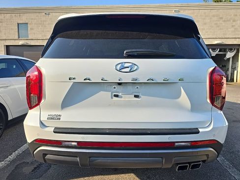 Used 2024 Hyundai Palisade Limited FWD image 3