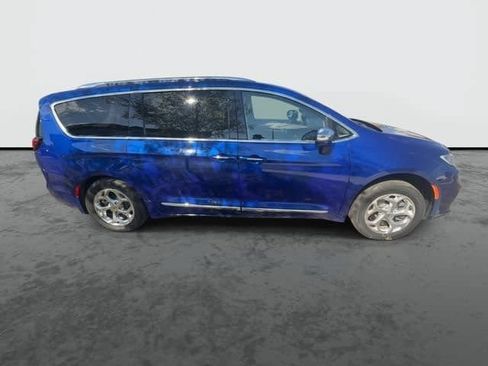 Used 2021 Chrysler Pacifica Limited AWD/4WD image 10