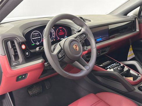 Used 2026 Porsche Cayenne Coupe AWD/4WD image 4
