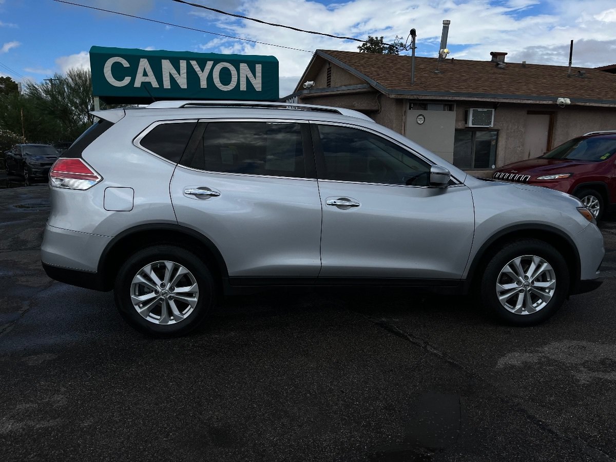 Used 2016 Nissan Rogue SV FWD image 3