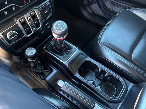 Used 2018 Jeep Wrangler Unlimited Sahara image 27