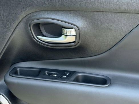 Used 2022 Jeep Renegade Limited w/ Sun, Sound & Wheels Group AWD/4WD image 8