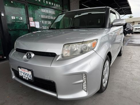 Used 2014 Scion xB image 3