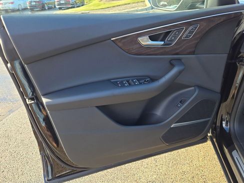 Used 2019 Audi Q8 Prestige w/ Towing Package image 31